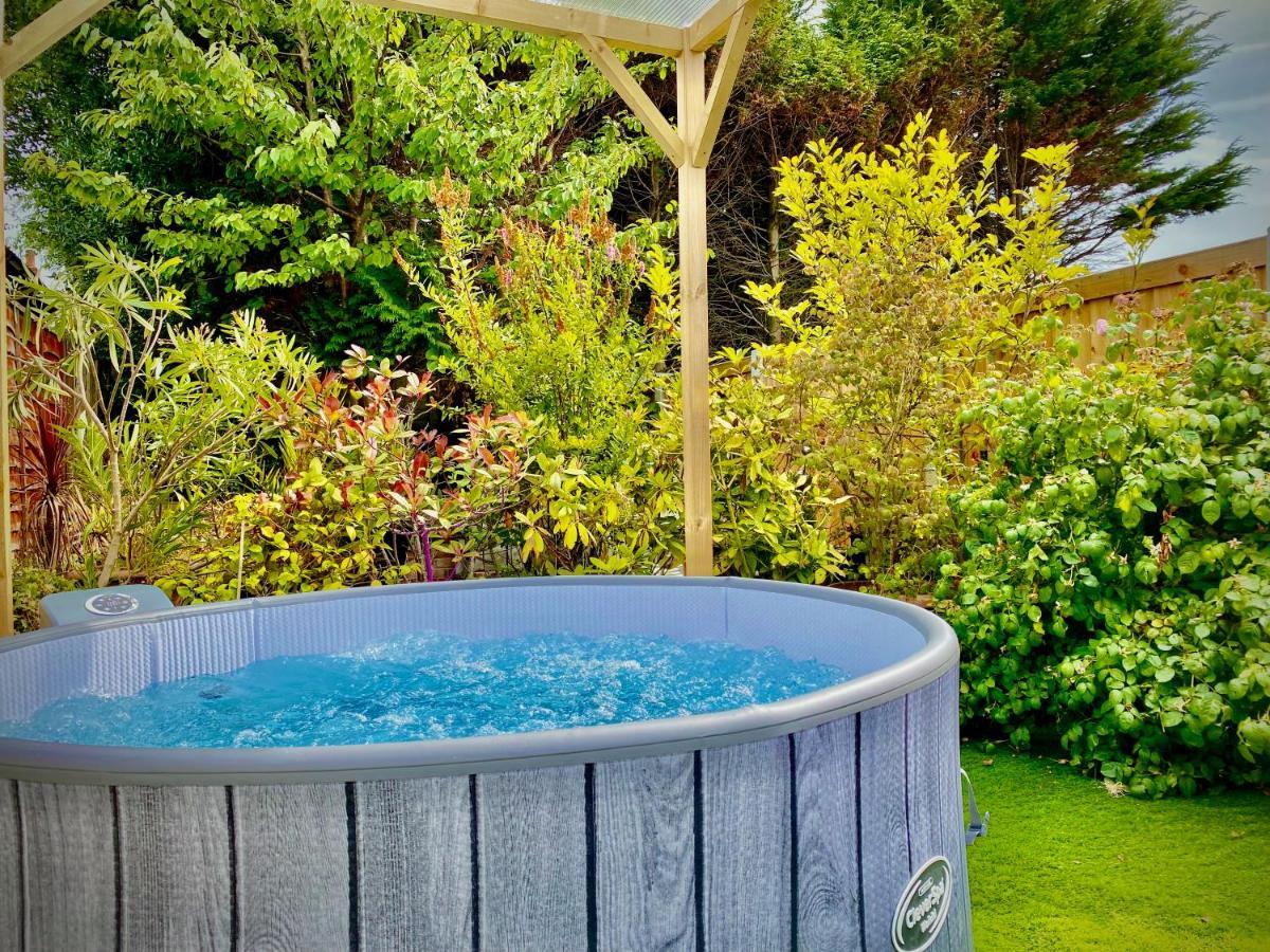 Remarkable 3-Bed Hot Tub House In Blackpool Buitenkant foto