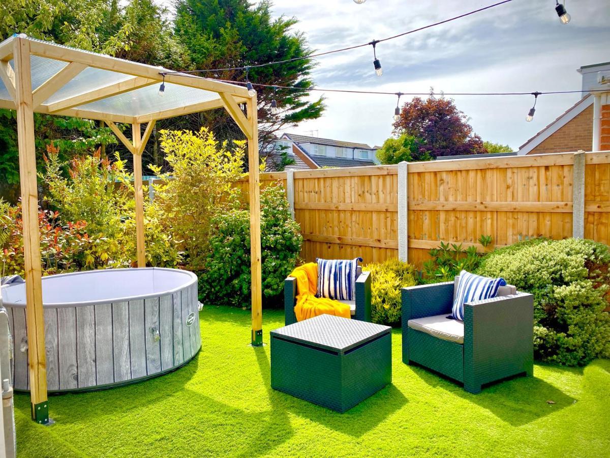 Remarkable 3-Bed Hot Tub House In Blackpool Buitenkant foto