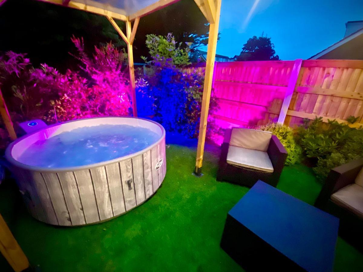 Remarkable 3-Bed Hot Tub House In Blackpool Buitenkant foto