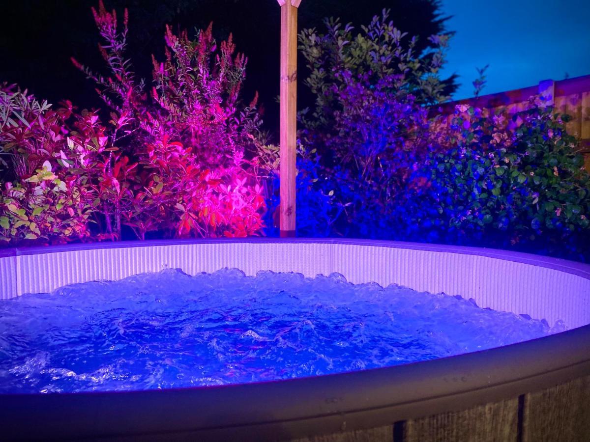 Remarkable 3-Bed Hot Tub House In Blackpool Buitenkant foto